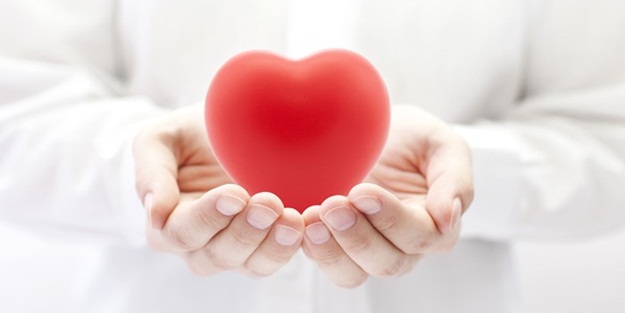 yapay kalp sağlığı riskleri kalp sağlığı sorunları konusunda uzmanlaşmış bir doktor